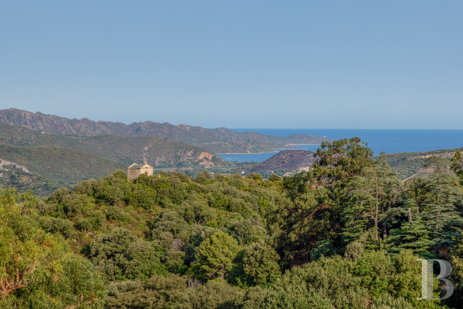 En Haute-Corse,  une villa du 19e siècle élevée en belvédère au cœur du village d’Oletta - photo  n°33